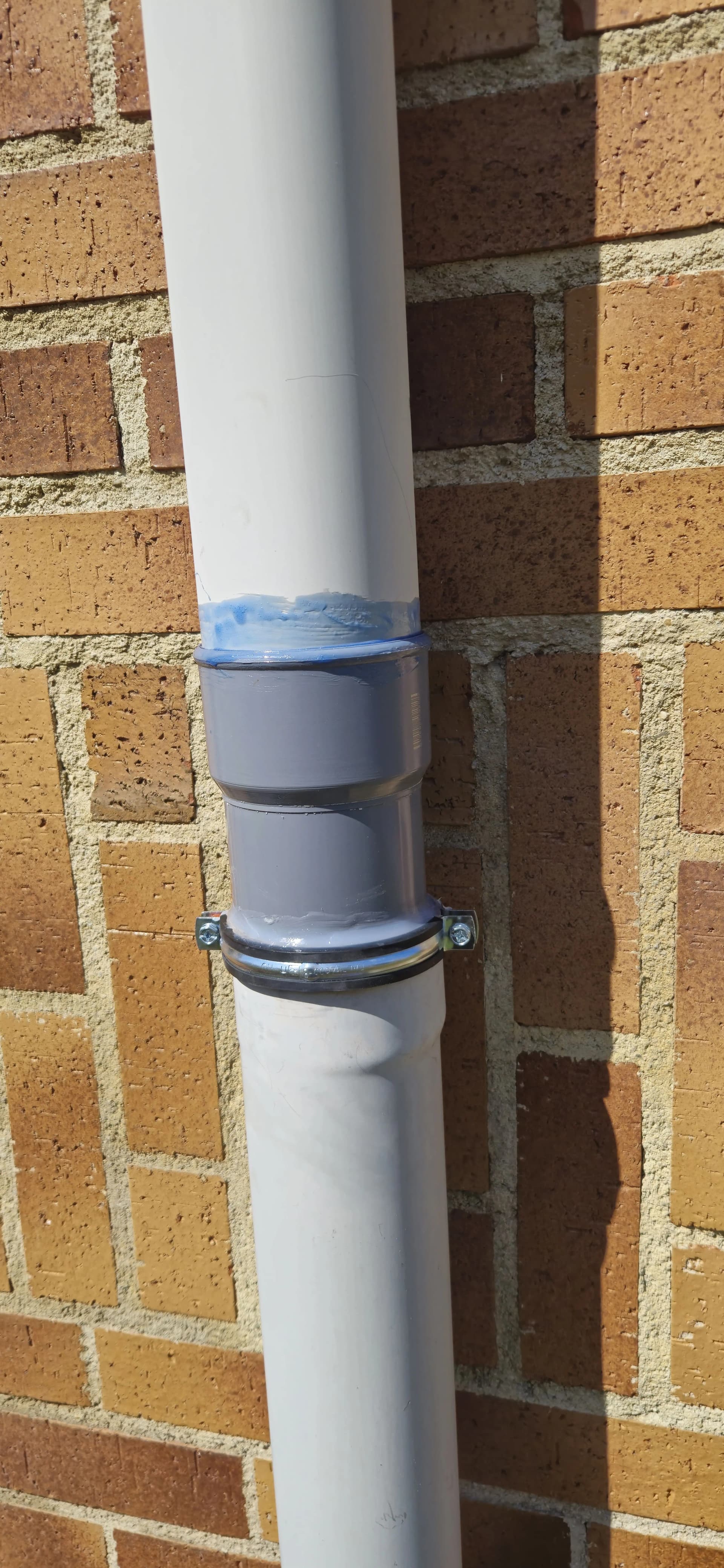 Vista del bajante reparado