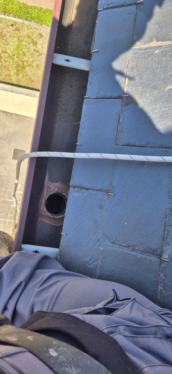 Junta de bajante sellada con silicona