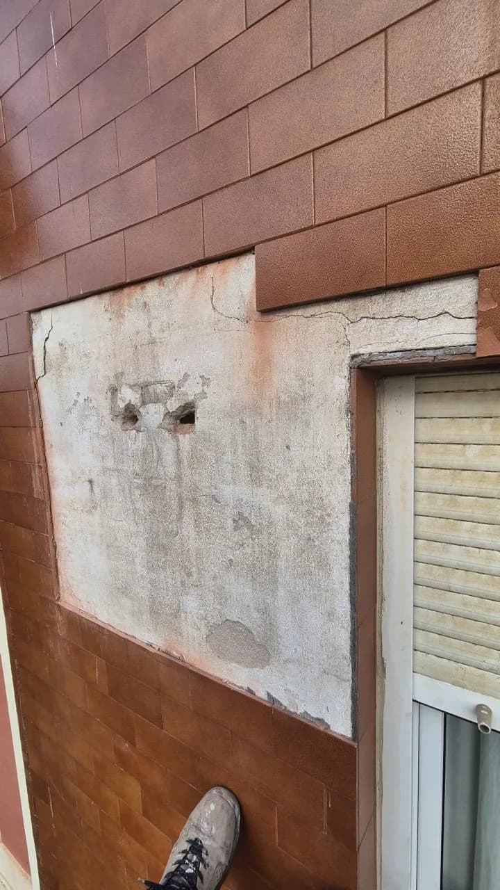 Fachada sin azulejos